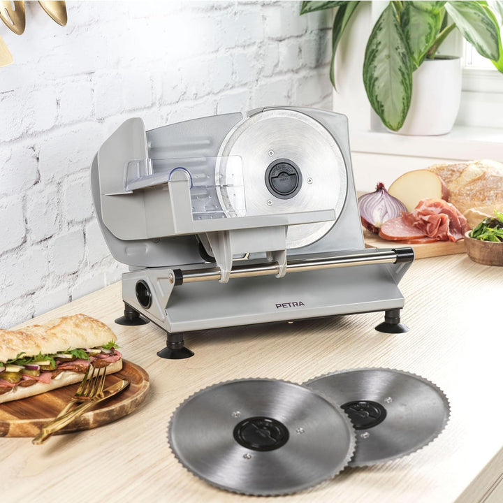 Petra PT4636VDE Elektrischer Allesschneider – Küchenschneidemaschine, Brot, Käse, Fleisch, Wurstschneidemaschine, 1-15Mm Schnittdicke, 3 X 170Mm Edelstahl Glatte/Gezackte Klingen, Rutschfeste Saugfüße
